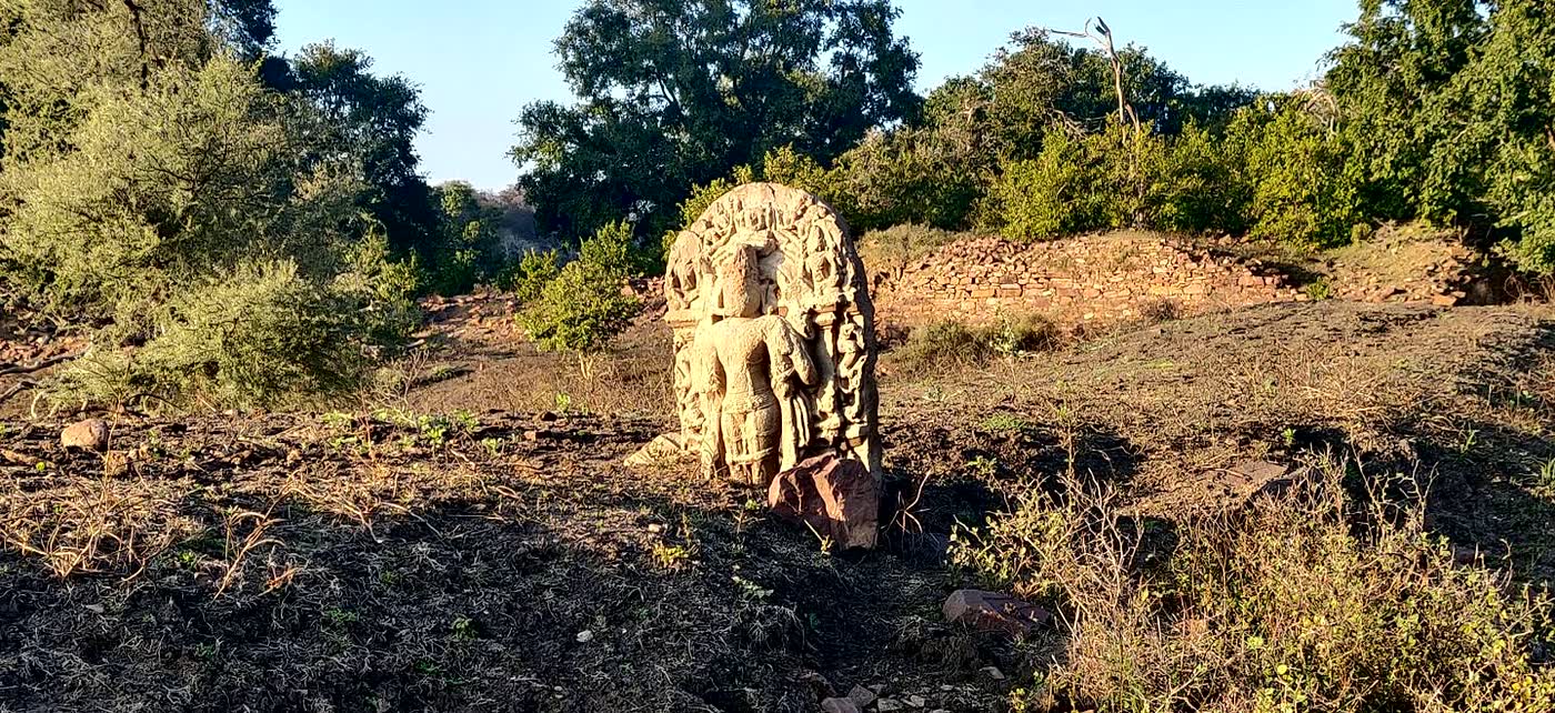 Ancient idols and sculptures near the Mukundara landscape